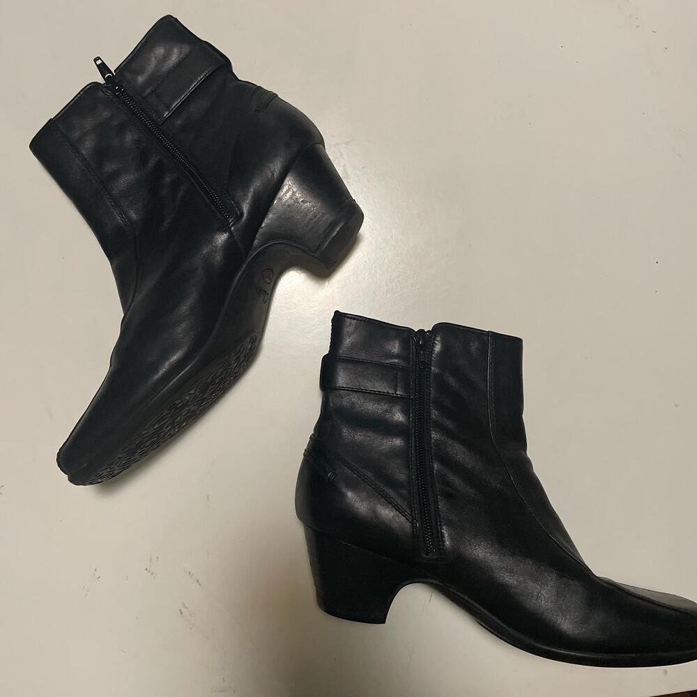 Clarks Ankle Boots - Picture 3 of 7